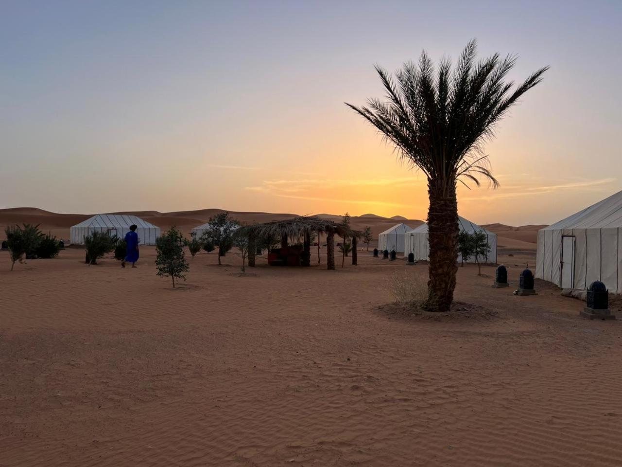Starlit Camp Hotel Merzouga Bagian luar foto
